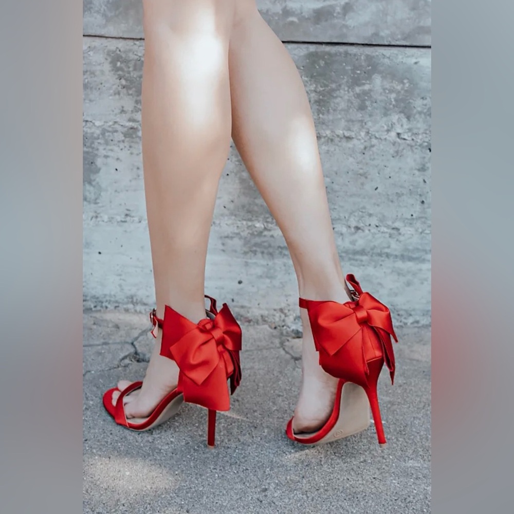 EUC Lulu’s Ayanna Red Satin Bow Ankle Strap High Heel Sandals - 8